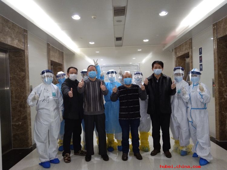 战役日记—武汉大学人民医院东院十一病区26名新冠肺炎重症患者康复出院