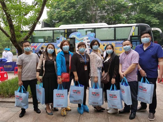 人福医药集团组织党员参加献血活动助力武汉复苏