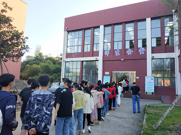丹江口3200多名初三学生顺利完成中考 安全教育没有“休止符”