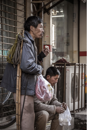 周国献：一位摄影师与汉正街“扁担”的影像奇缘