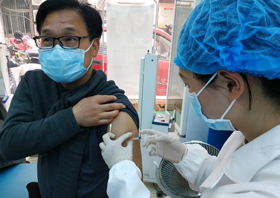 接种新冠疫苗  丹江口市5000名教职工戴上“护身符”