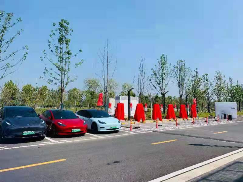 特斯拉超充站在湖北荆州落成运行 高效出行助力环保发展