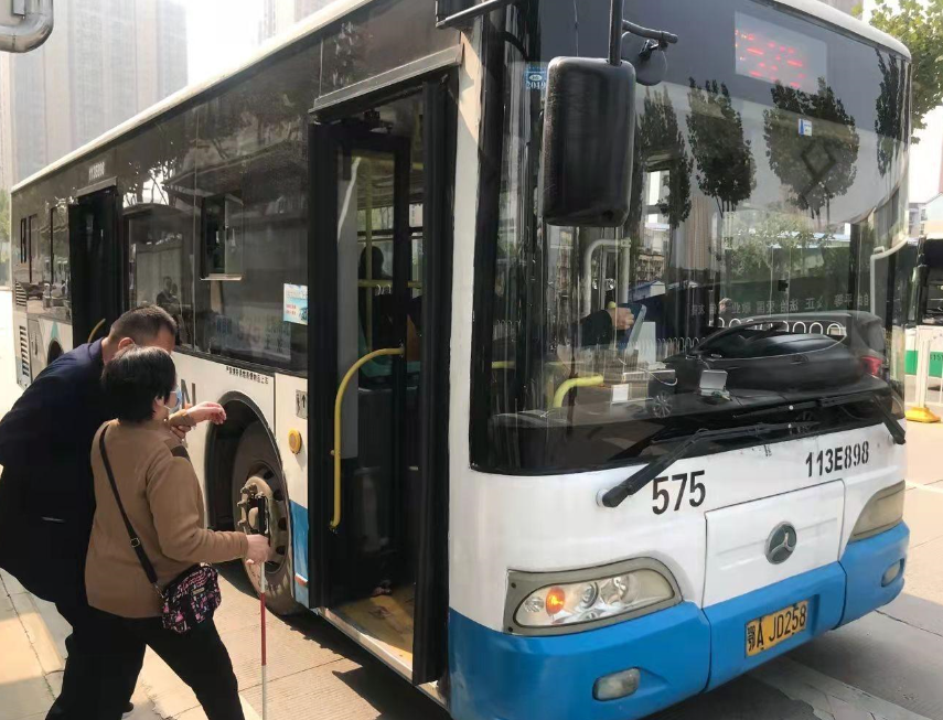 乘车全网扫码支付 大武汉城市出行步入“智能时代”