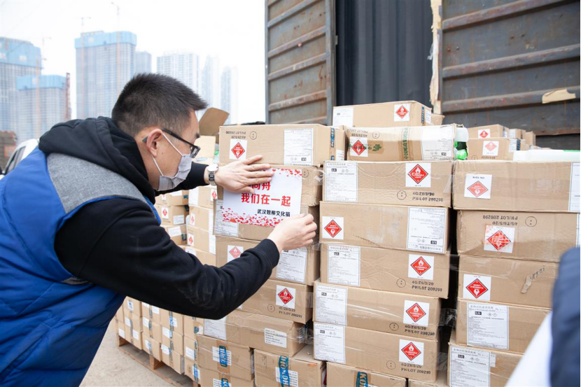 姚柳文化捐赠2500余箱消毒液支援武汉抗疫