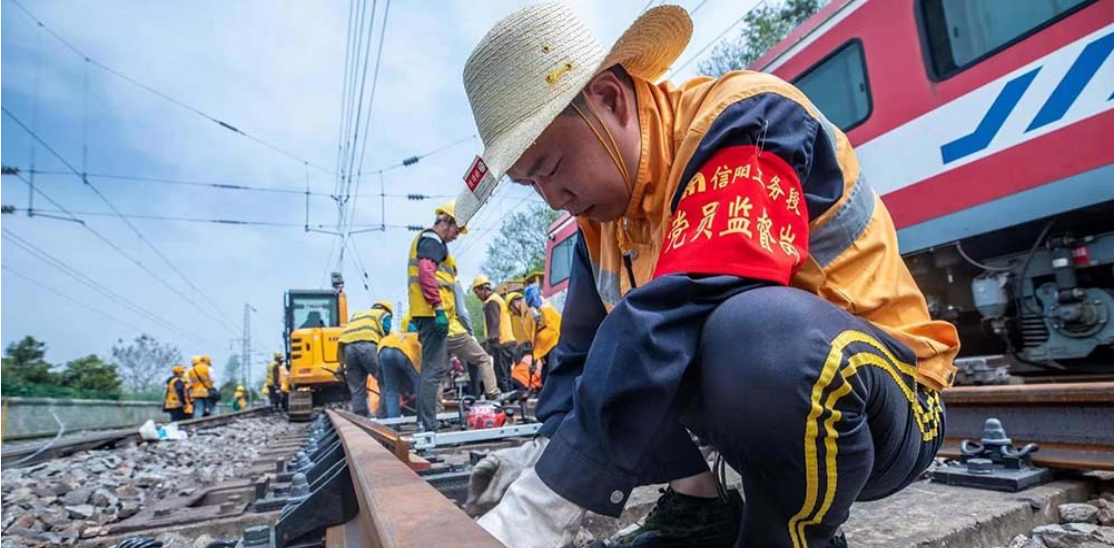 提升线路设备质量 京广铁路普速线集中修施工会战拉开帷幕