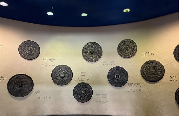 鄂州市博物馆成立文物复制研究所  “复活”古铜镜