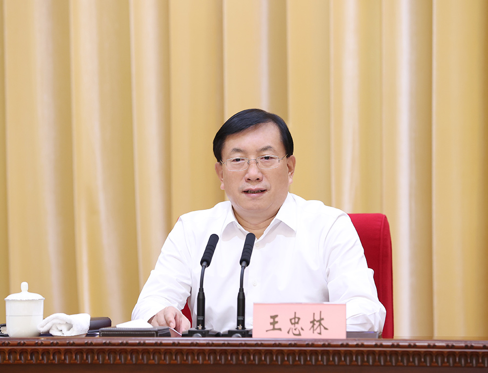 王忠林出席省生态环境保护委员会2022年全体会议