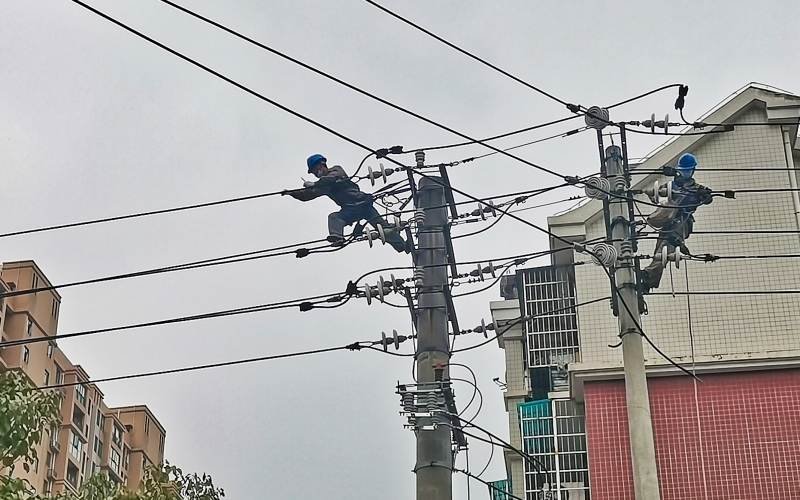 武汉：应急发电车进小区 发挥网格作用 保障网课不掉线