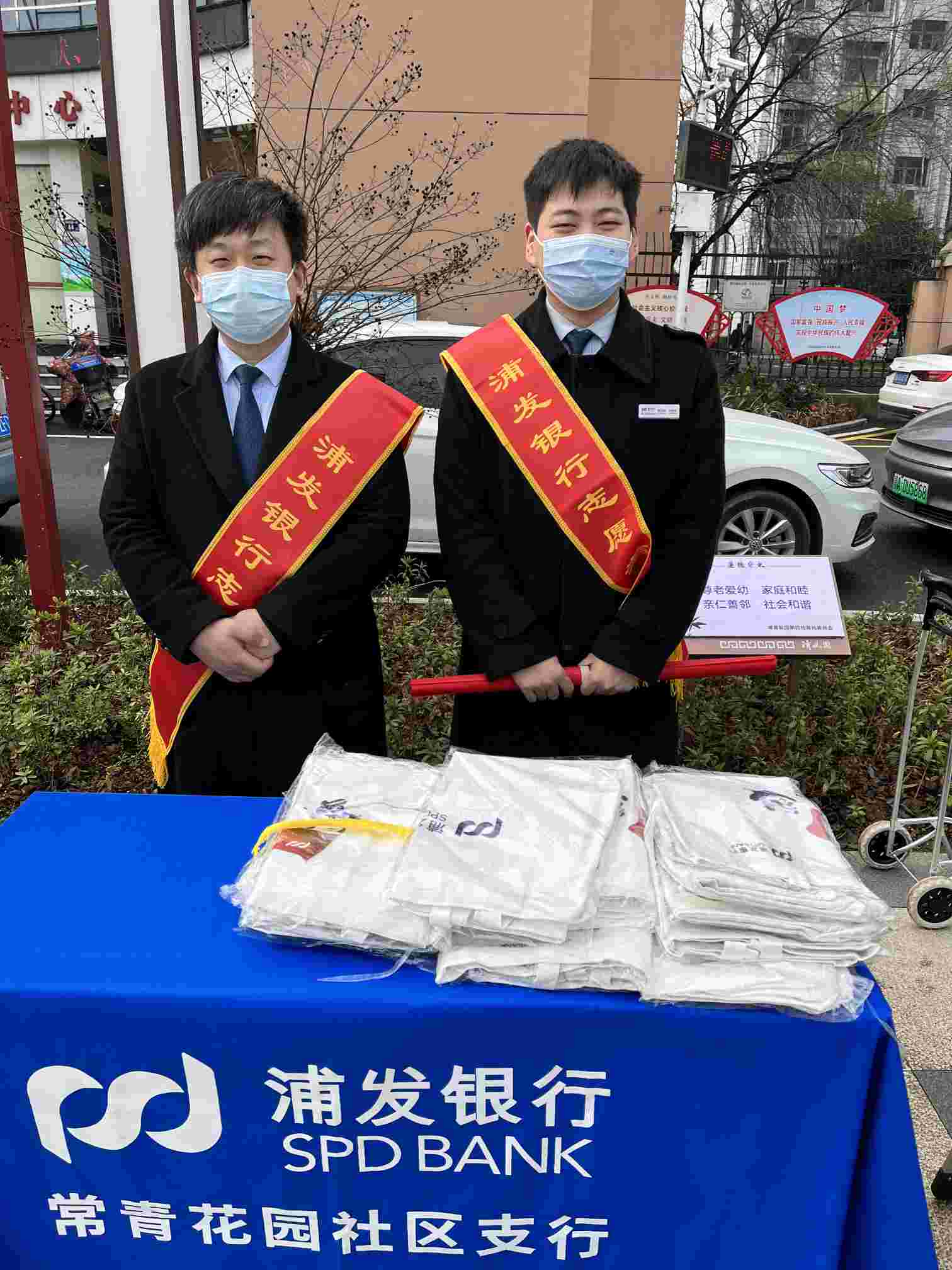 浦发银行武汉分行联合社区举办“​诵读红色经典，传承红色基因”活动