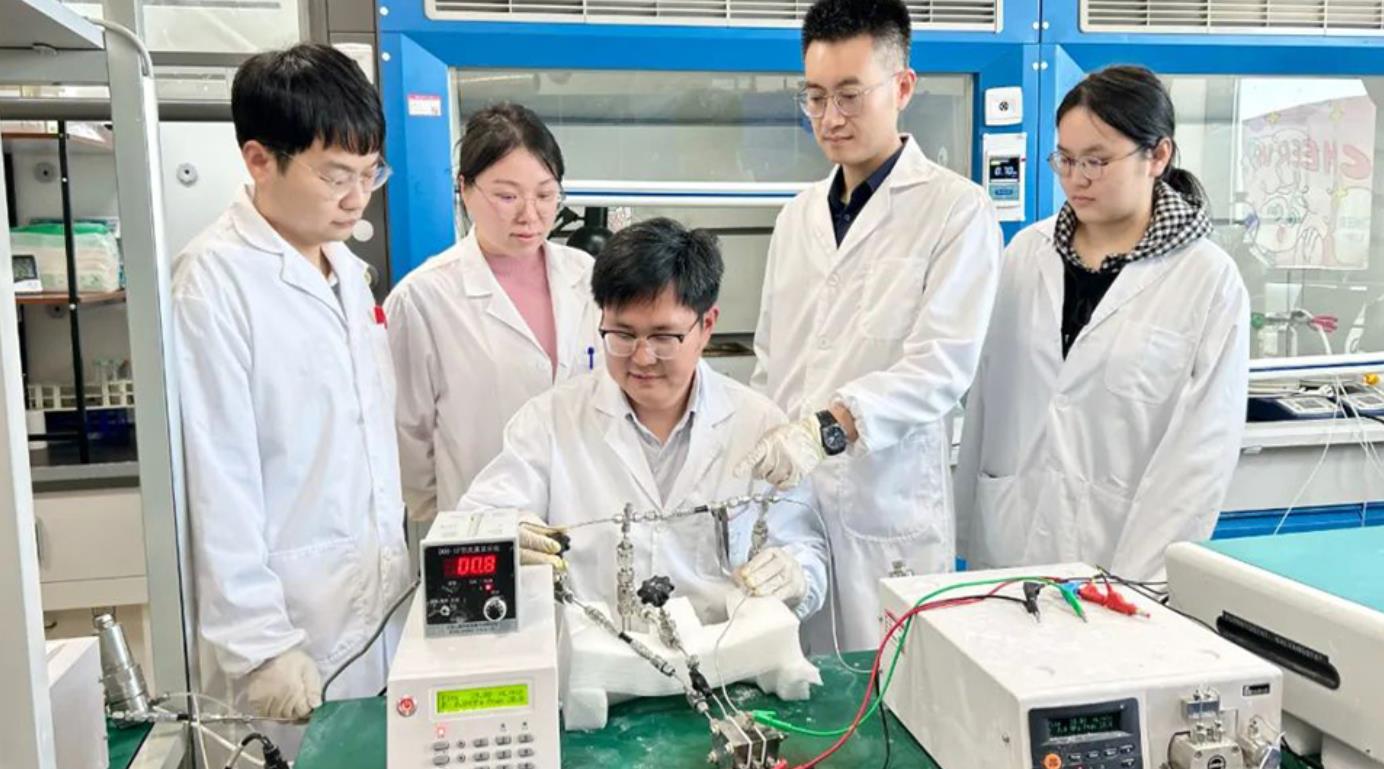 华中科技大学科研团队探索出醋酸“零碳”制造新技术