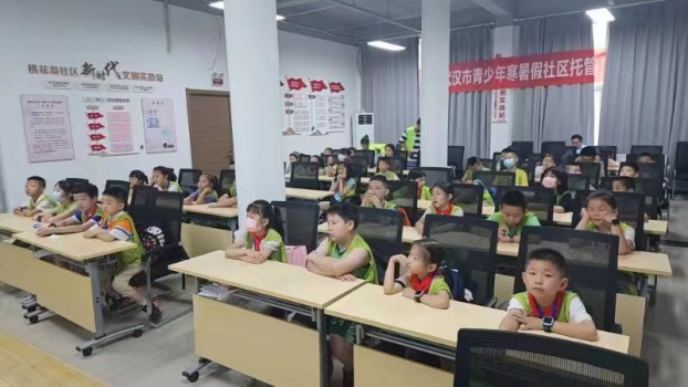 守护孩子光明未来：近视防控知识科普走进武汉市青少年暑期托管班